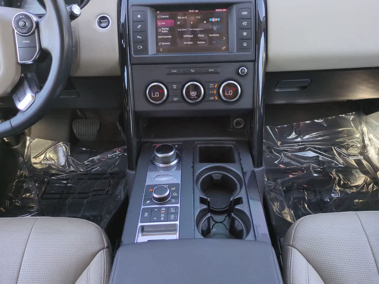 Thumbnail: 2017 Land Rover Discovery - 17