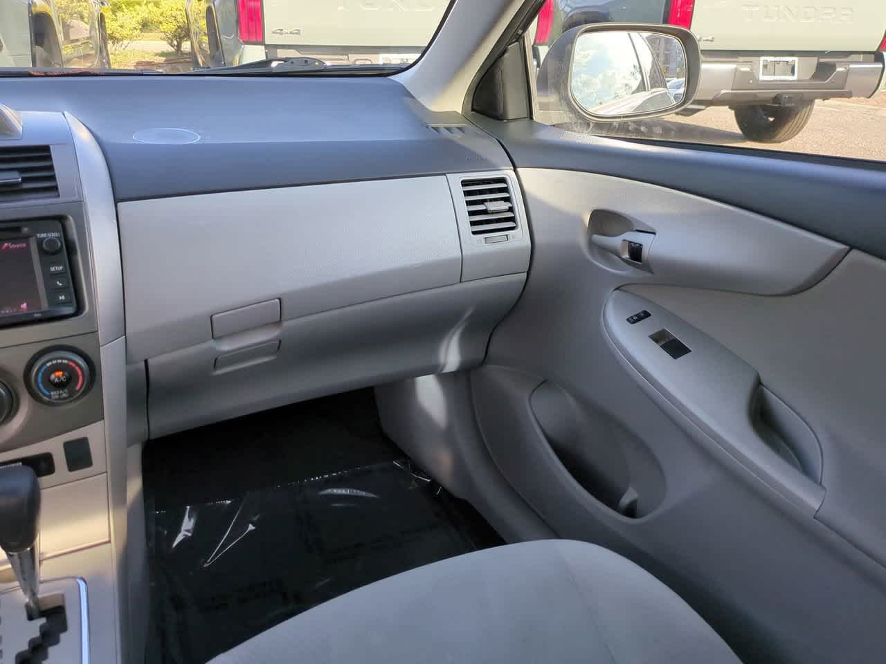 Thumbnail: 2013 Toyota Corolla - 16