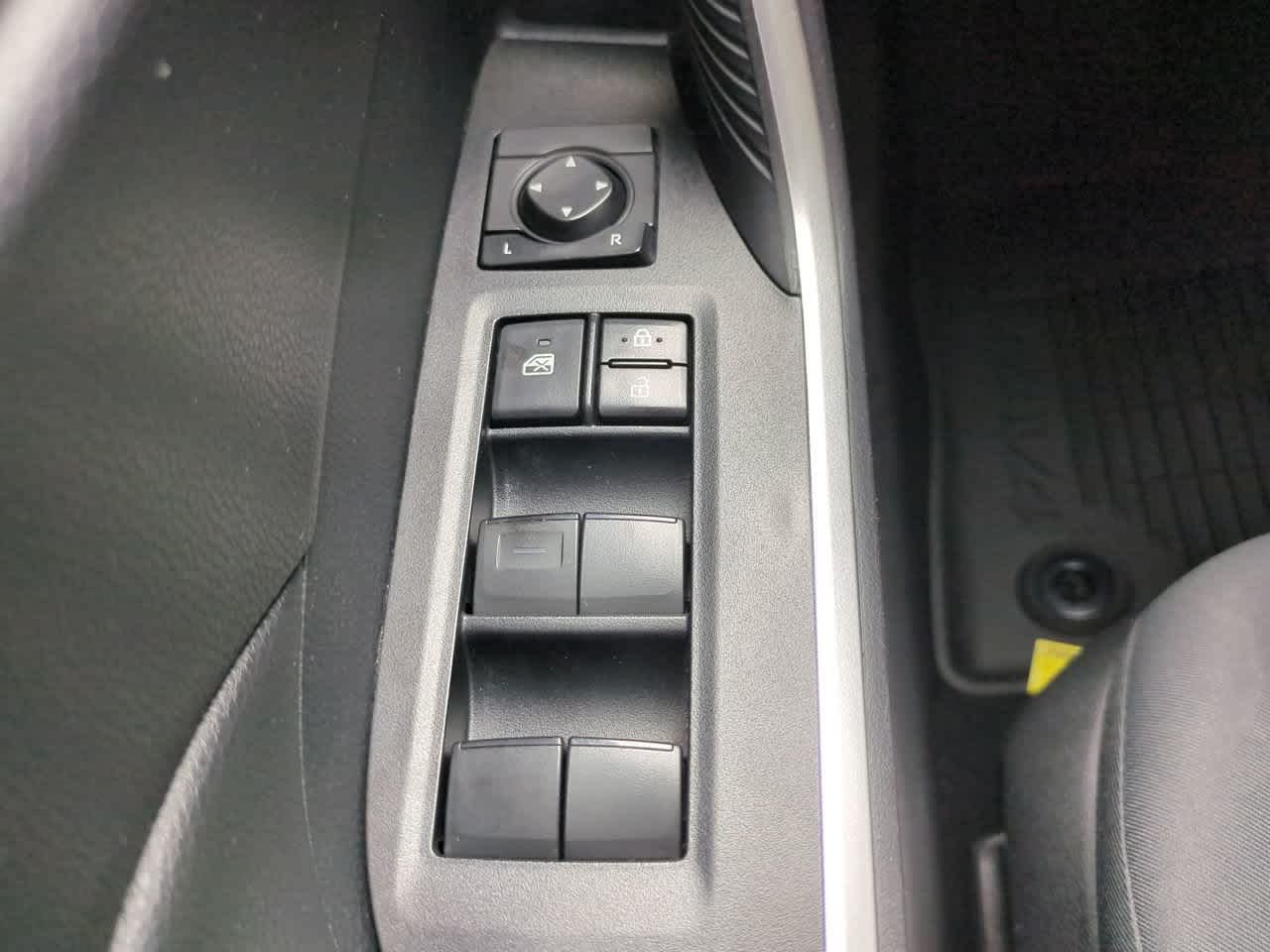 Thumbnail: 2021 Toyota RAV4 - 21