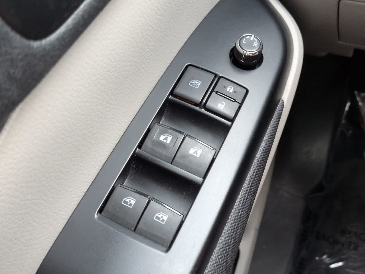 Thumbnail: 2014 Toyota Highlander - 21
