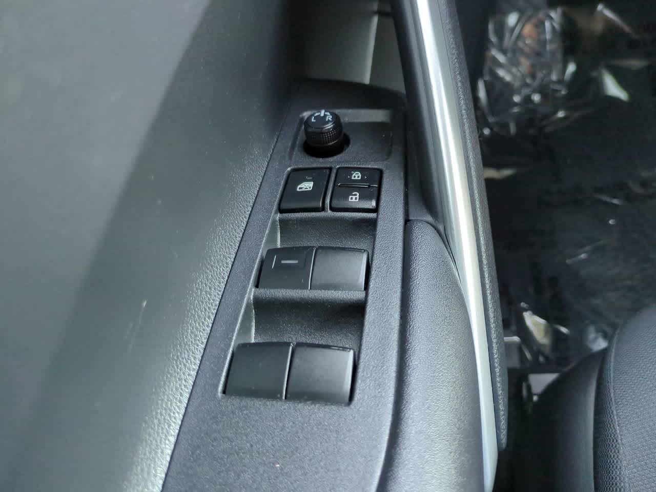 Thumbnail: 2023 Toyota Corolla Cross - 21