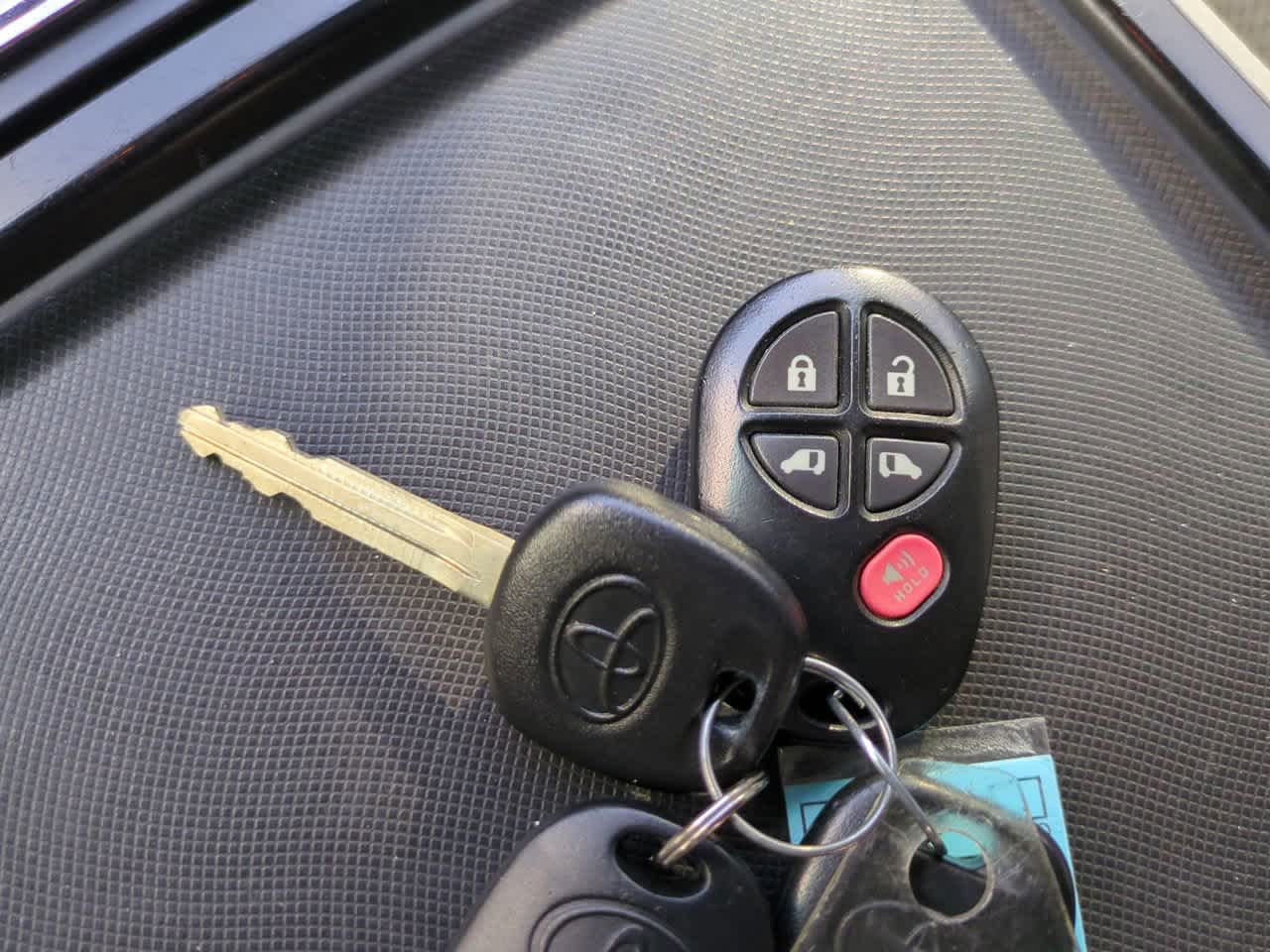 Thumbnail: 2012 Toyota Sienna - 26