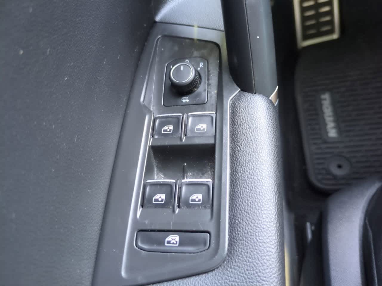 Thumbnail: 2020 Volkswagen Tiguan - 23