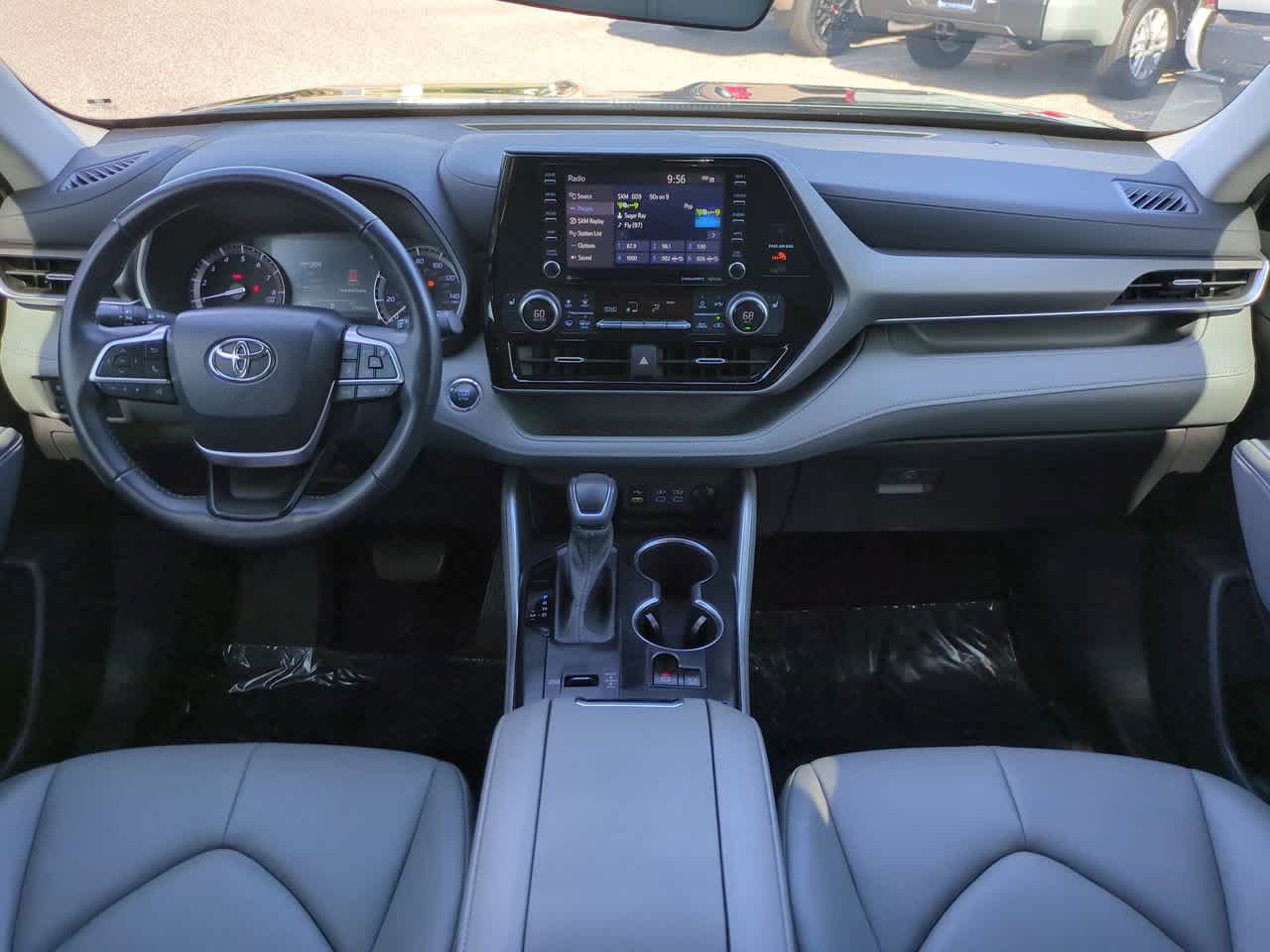 Thumbnail: 2022 Toyota Highlander - 15