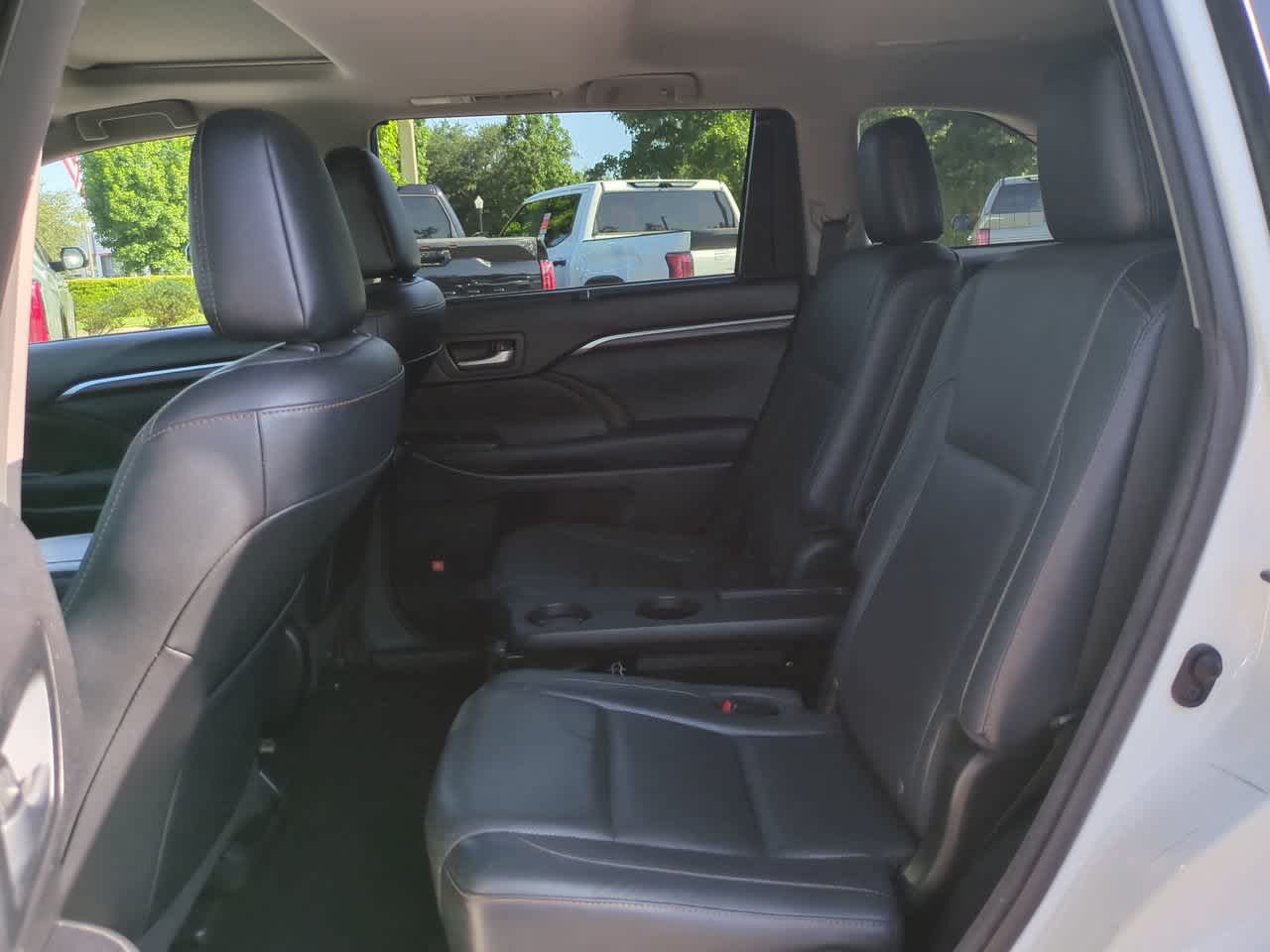 Thumbnail: 2016 Toyota Highlander - 14