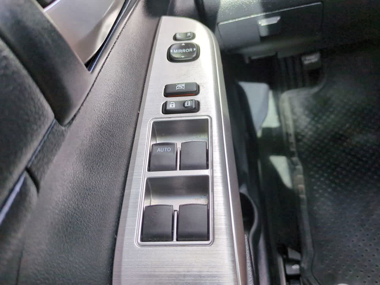 Thumbnail: 2012 Toyota Camry - 20