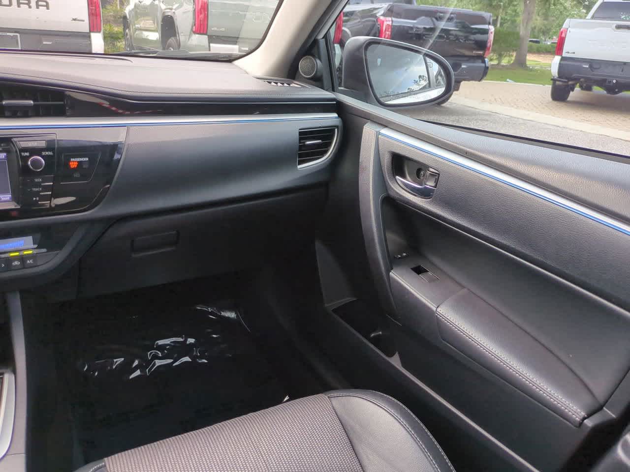 Thumbnail: 2015 Toyota Corolla - 16