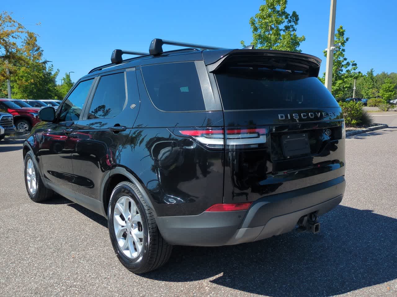 Thumbnail: 2017 Land Rover Discovery - 3