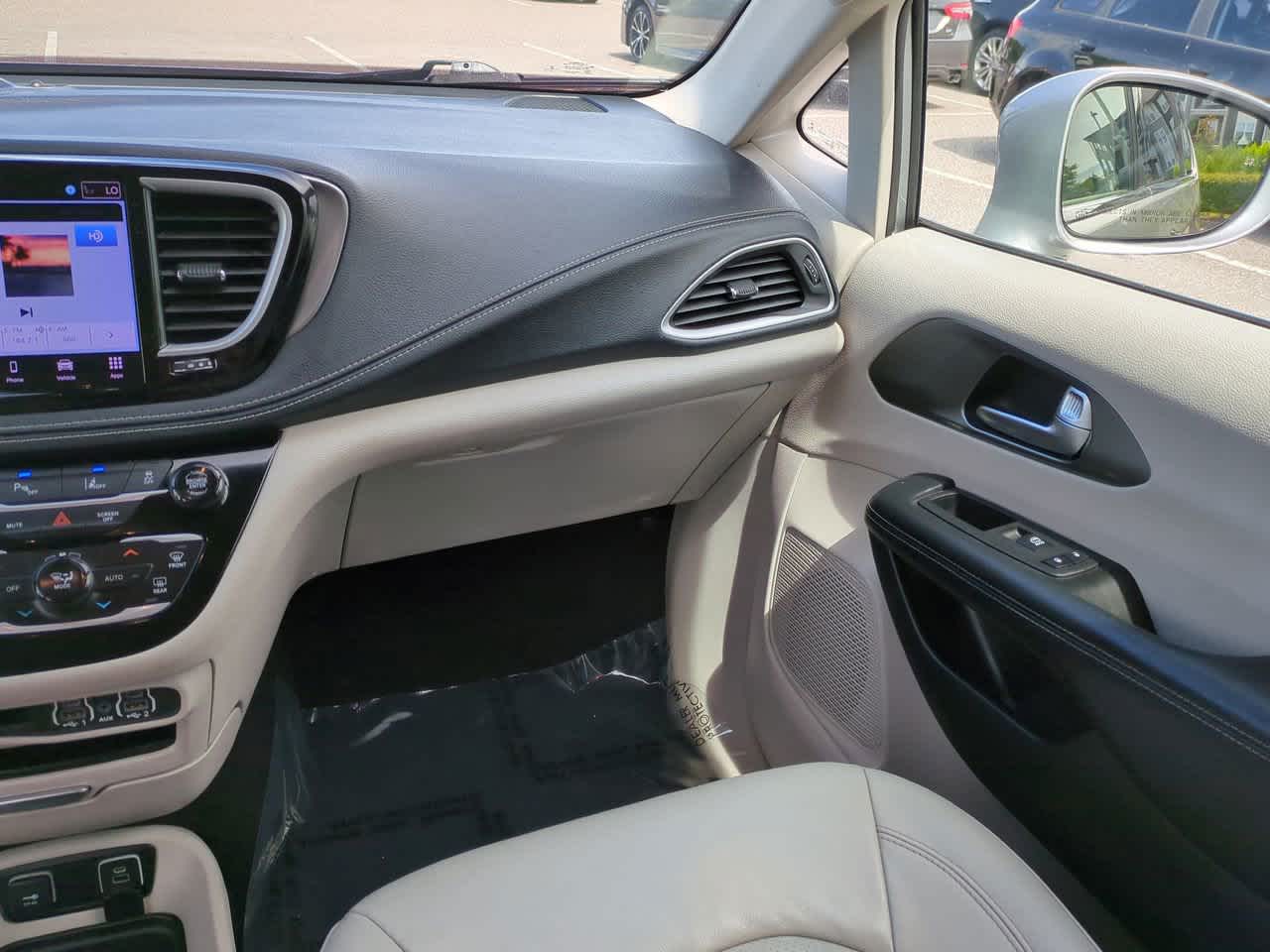 Thumbnail: 2021 Chrysler Pacifica - 17