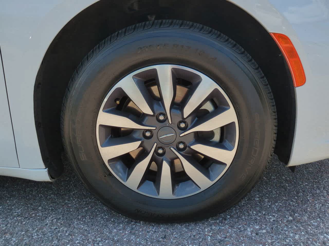 Thumbnail: 2024 Chrysler Pacifica - 10