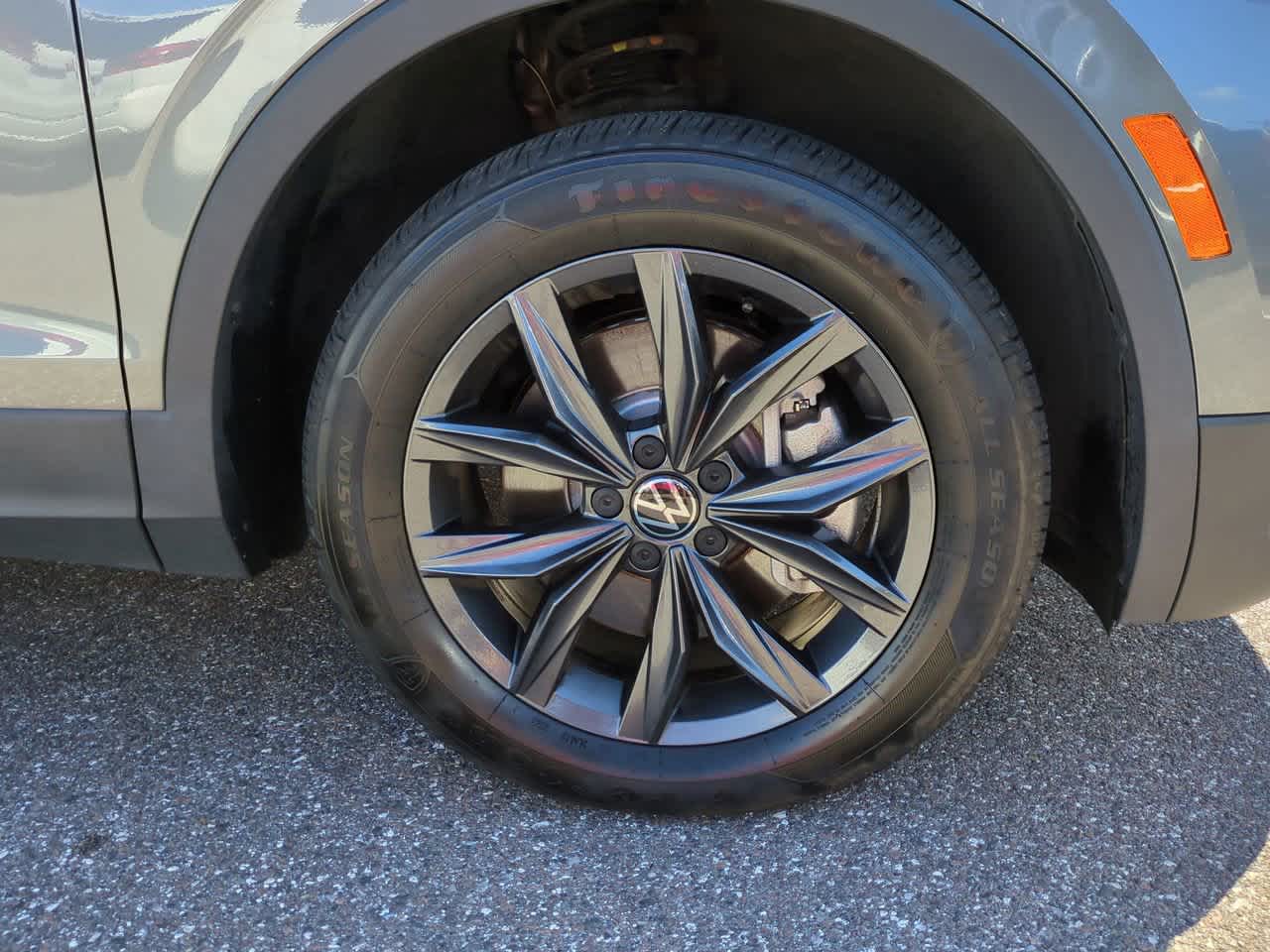 Thumbnail: 2023 Volkswagen Tiguan - 11