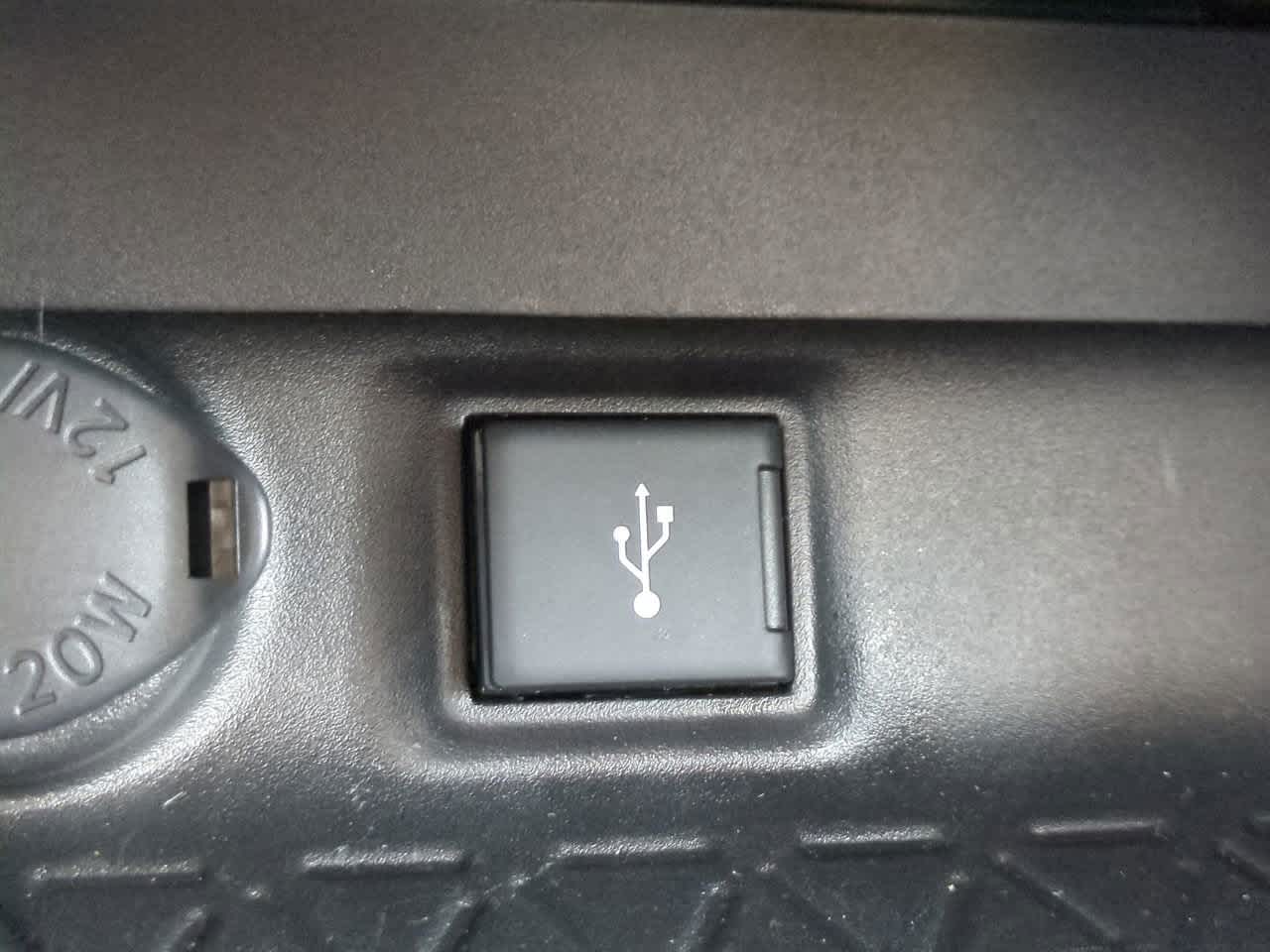 Thumbnail: 2022 Toyota RAV4 - 20