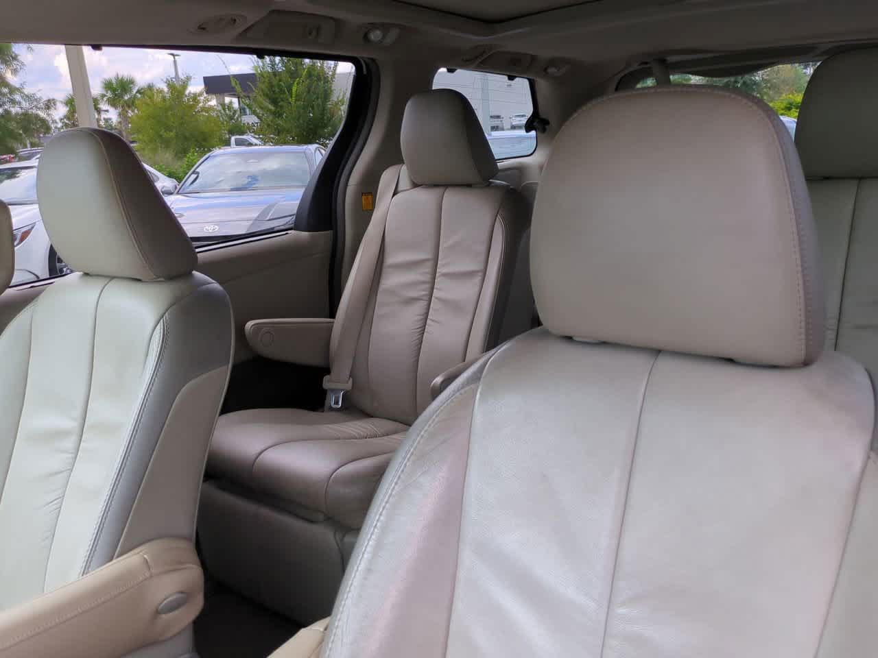 Thumbnail: 2011 Toyota Sienna - 8