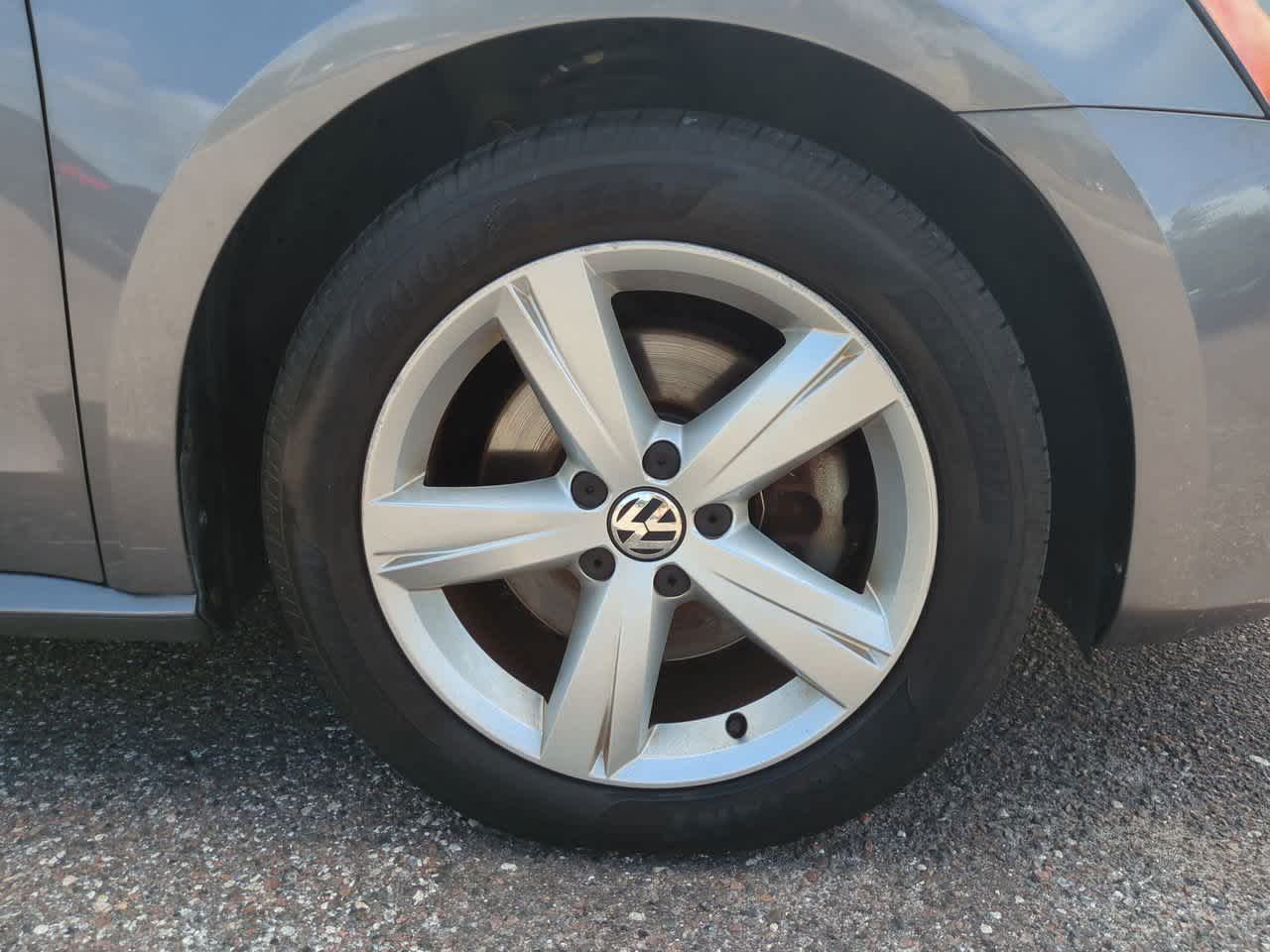 Thumbnail: 2014 Volkswagen Passat - 11