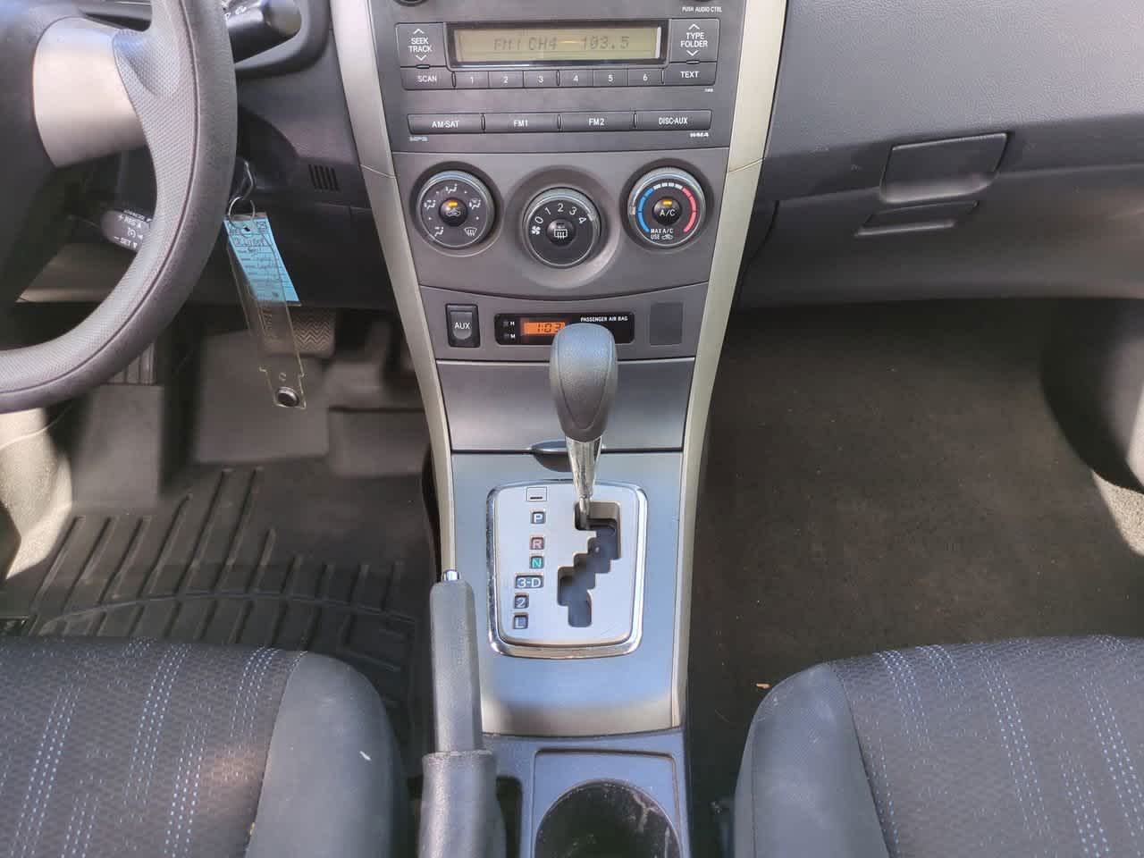 Thumbnail: 2011 Toyota Corolla - 18
