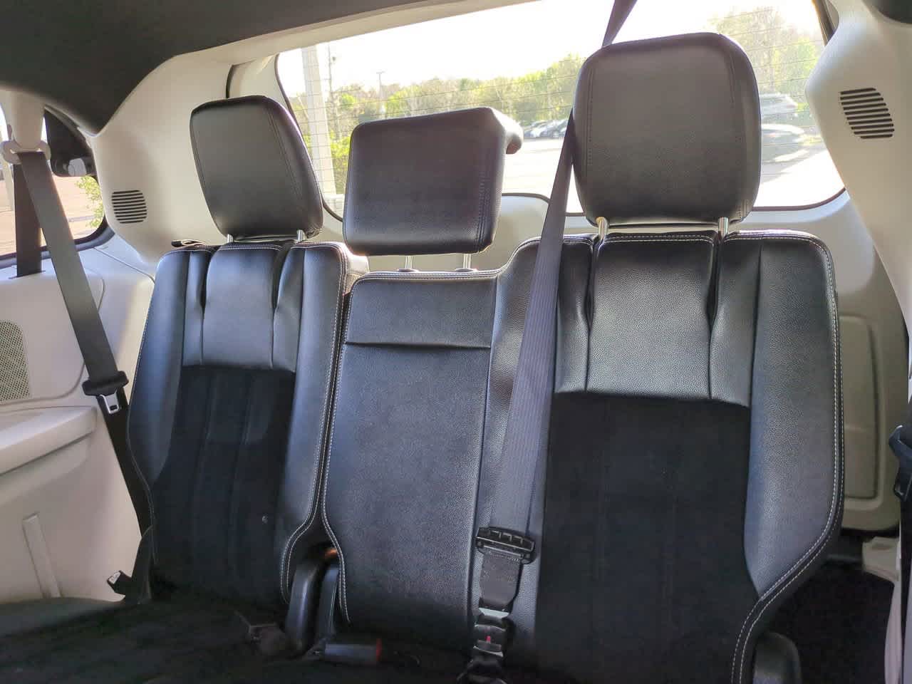 Thumbnail: 2017 Dodge Grand Caravan - 13