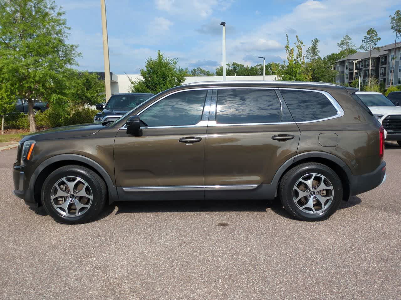 Thumbnail: 2020 Kia Telluride - 3