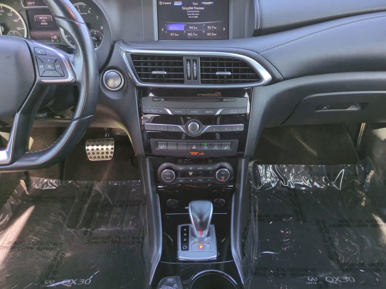 Thumbnail: 2017 INFINITI QX30 - 18