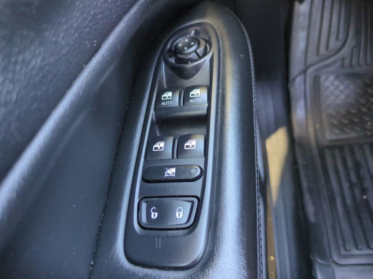 Thumbnail: 2018 Jeep Compass - 23