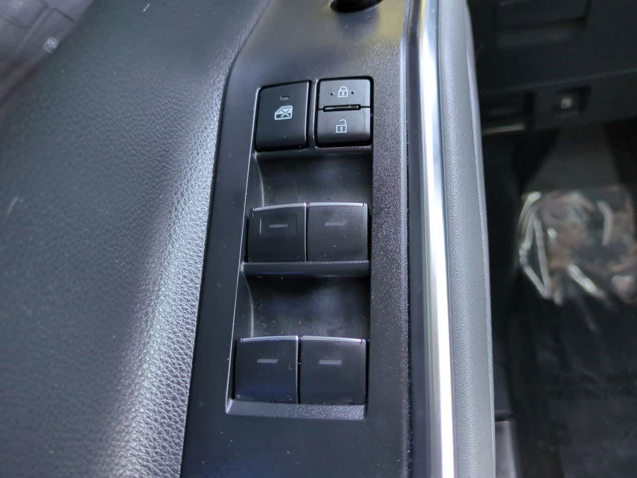 Thumbnail: 2021 Toyota Highlander - 25