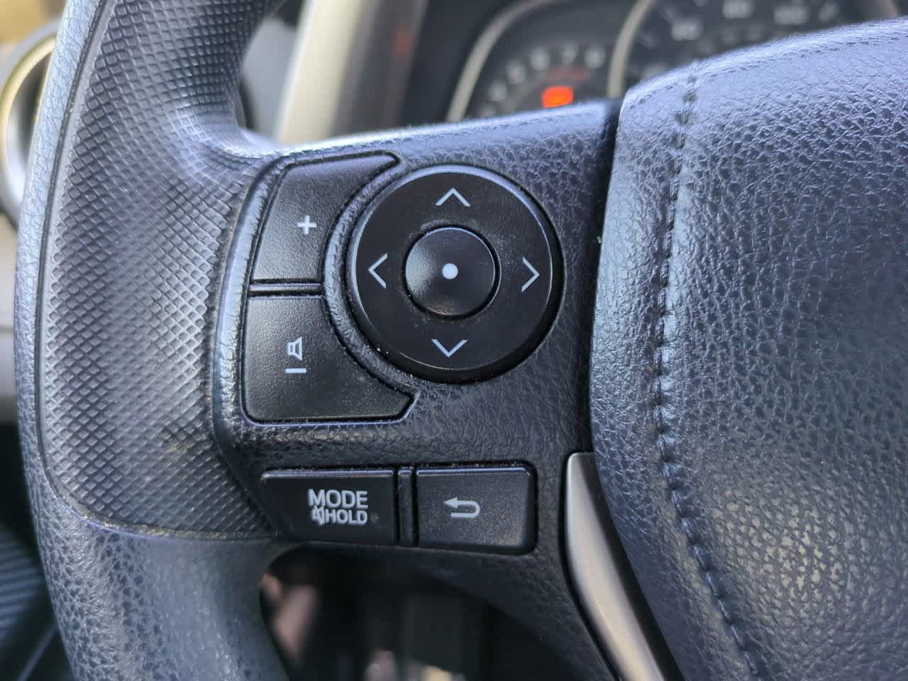 Thumbnail: 2015 Toyota RAV4 - 22