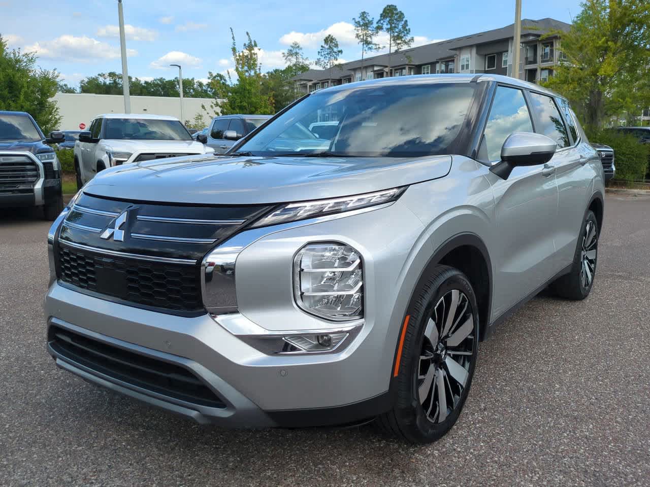 Thumbnail: 2025 Mitsubishi Outlander - 2
