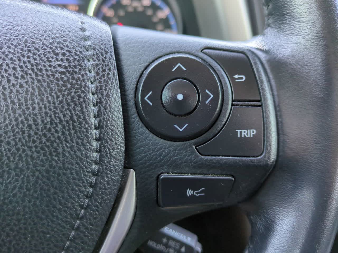 Thumbnail: 2017 Toyota RAV4 - 26