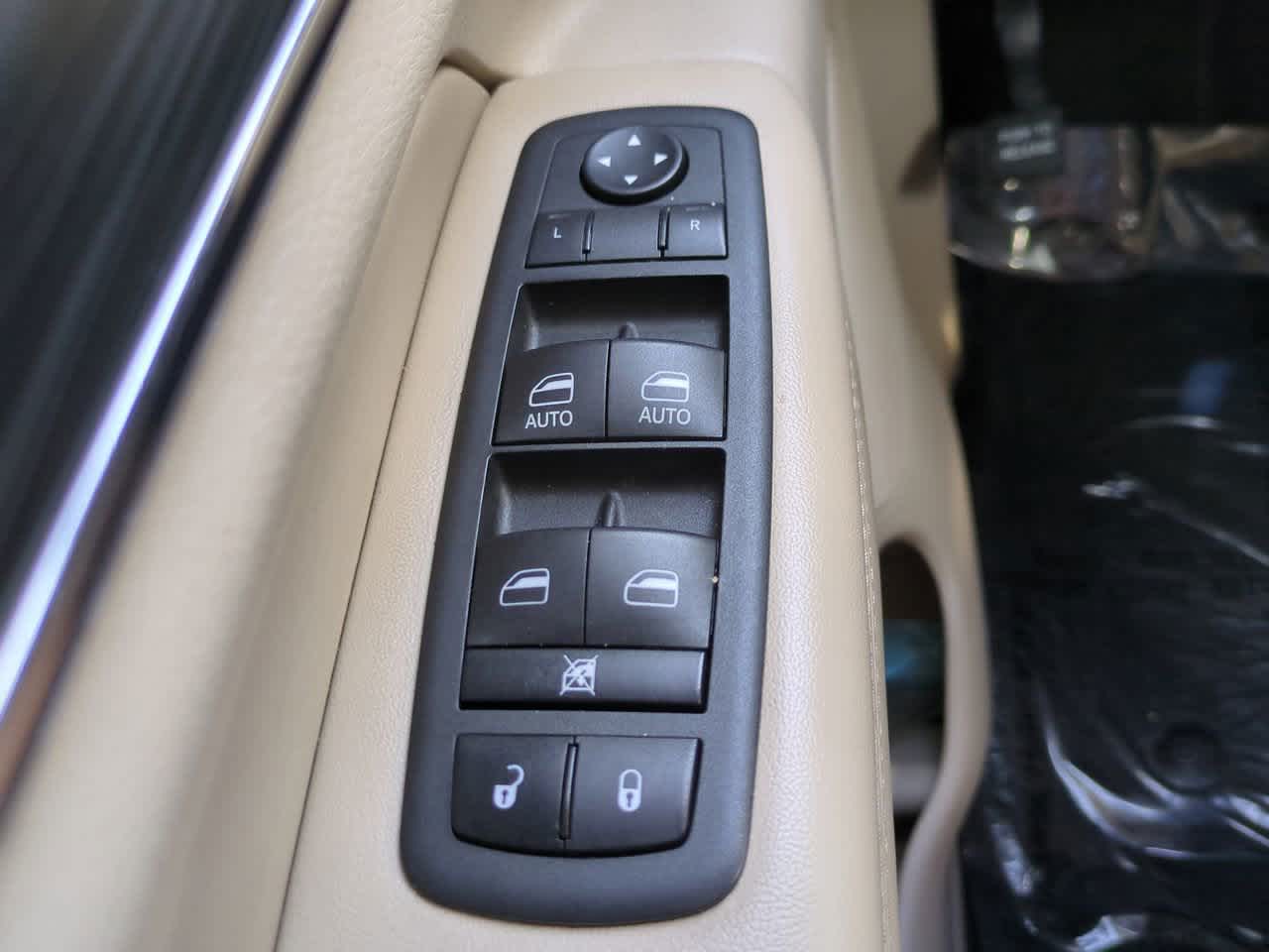 Thumbnail: 2022 Jeep Grand Cherokee - 24