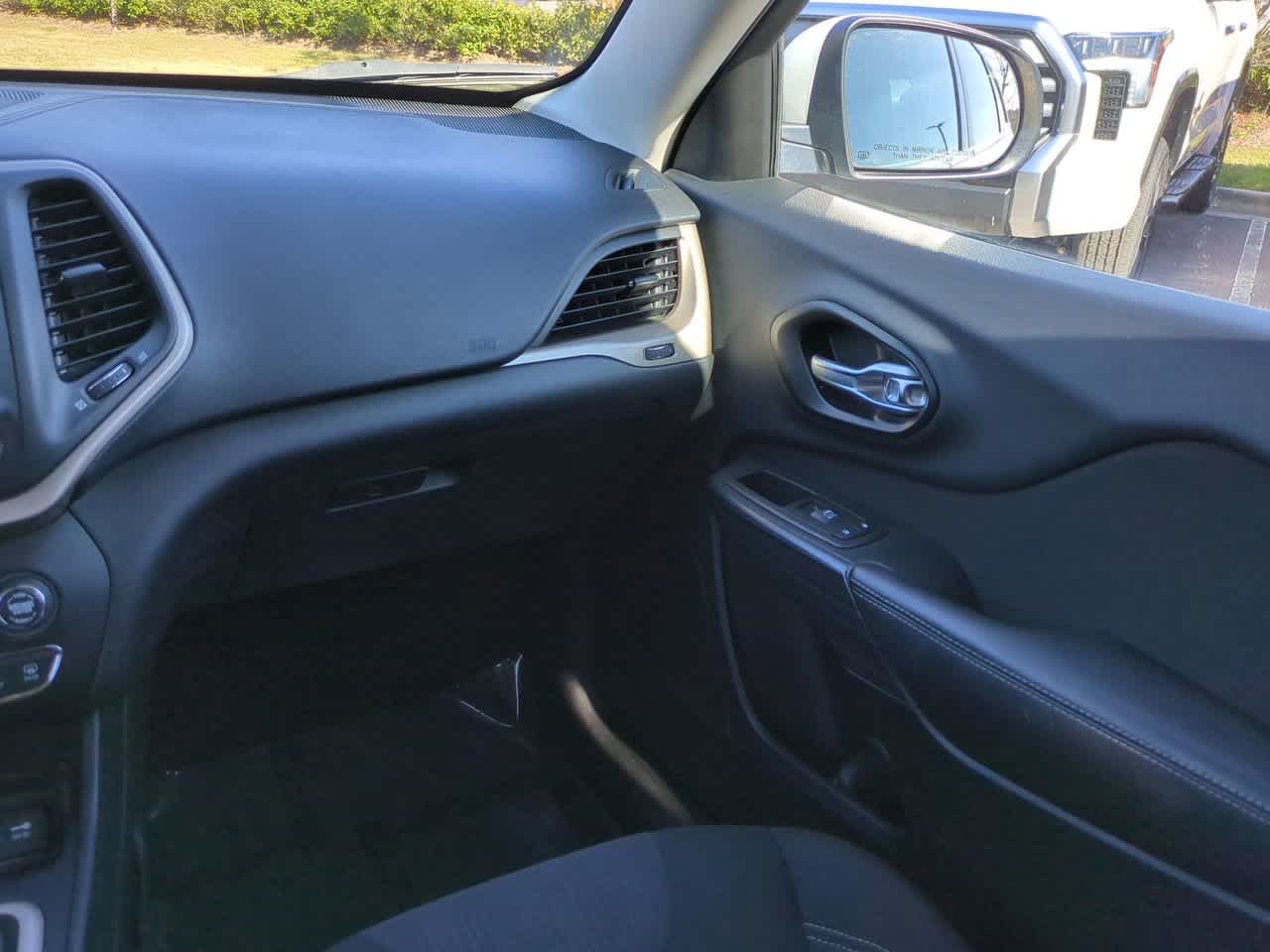 Thumbnail: 2015 Jeep Cherokee - 16