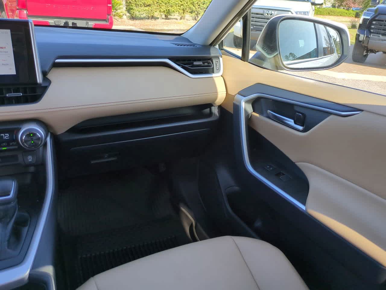 Thumbnail: 2025 Toyota RAV4 - 16