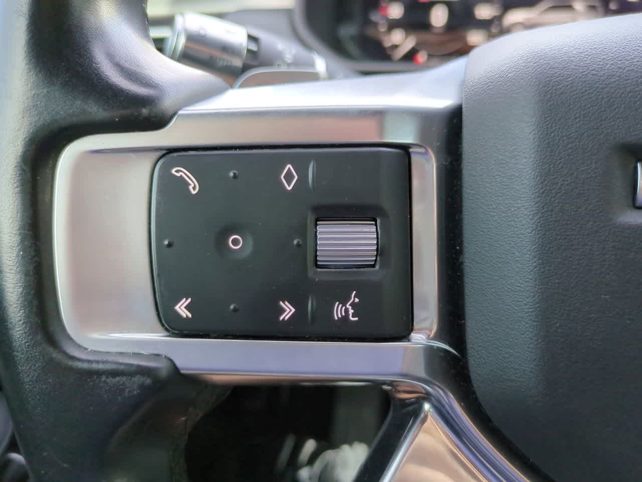 Thumbnail: 2021 Land Rover Discovery - 25