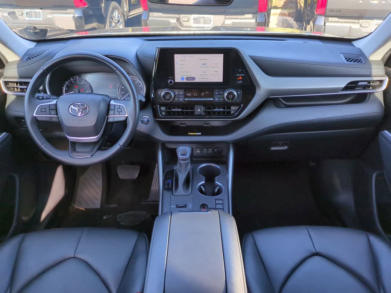 Thumbnail: 2023 Toyota Highlander - 15