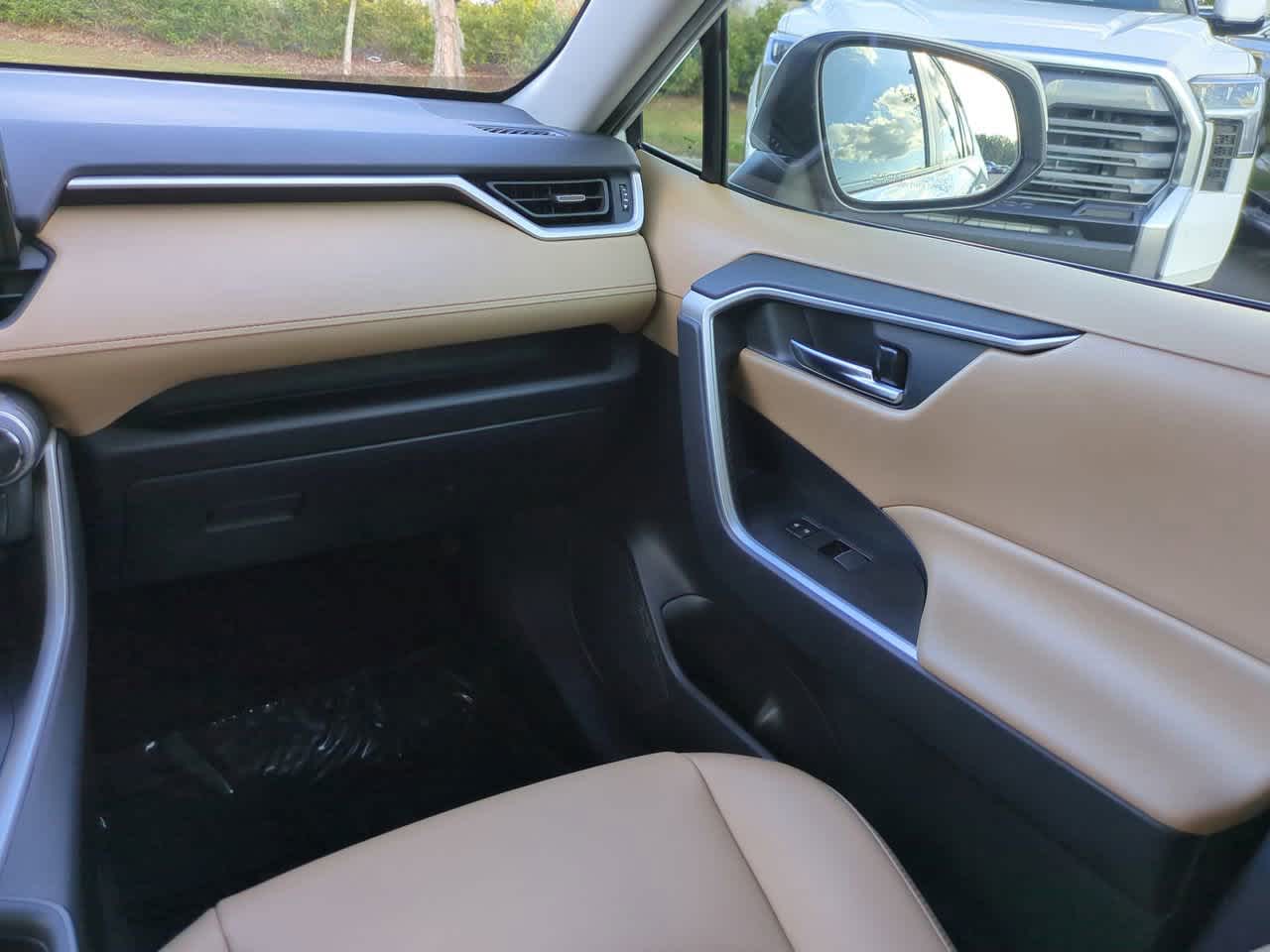 Thumbnail: 2021 Toyota RAV4 - 16