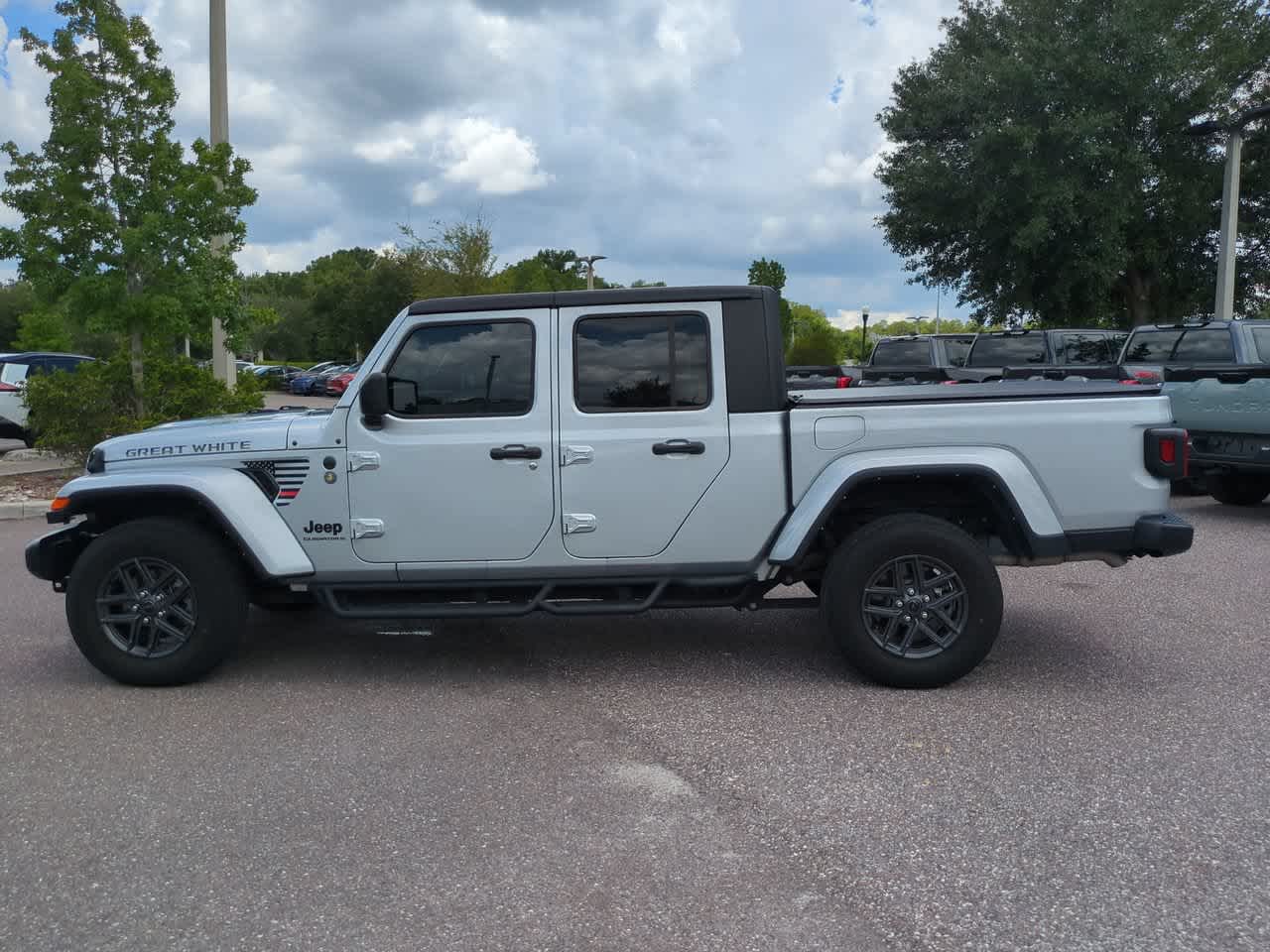 Thumbnail: 2024 Jeep Gladiator - 2