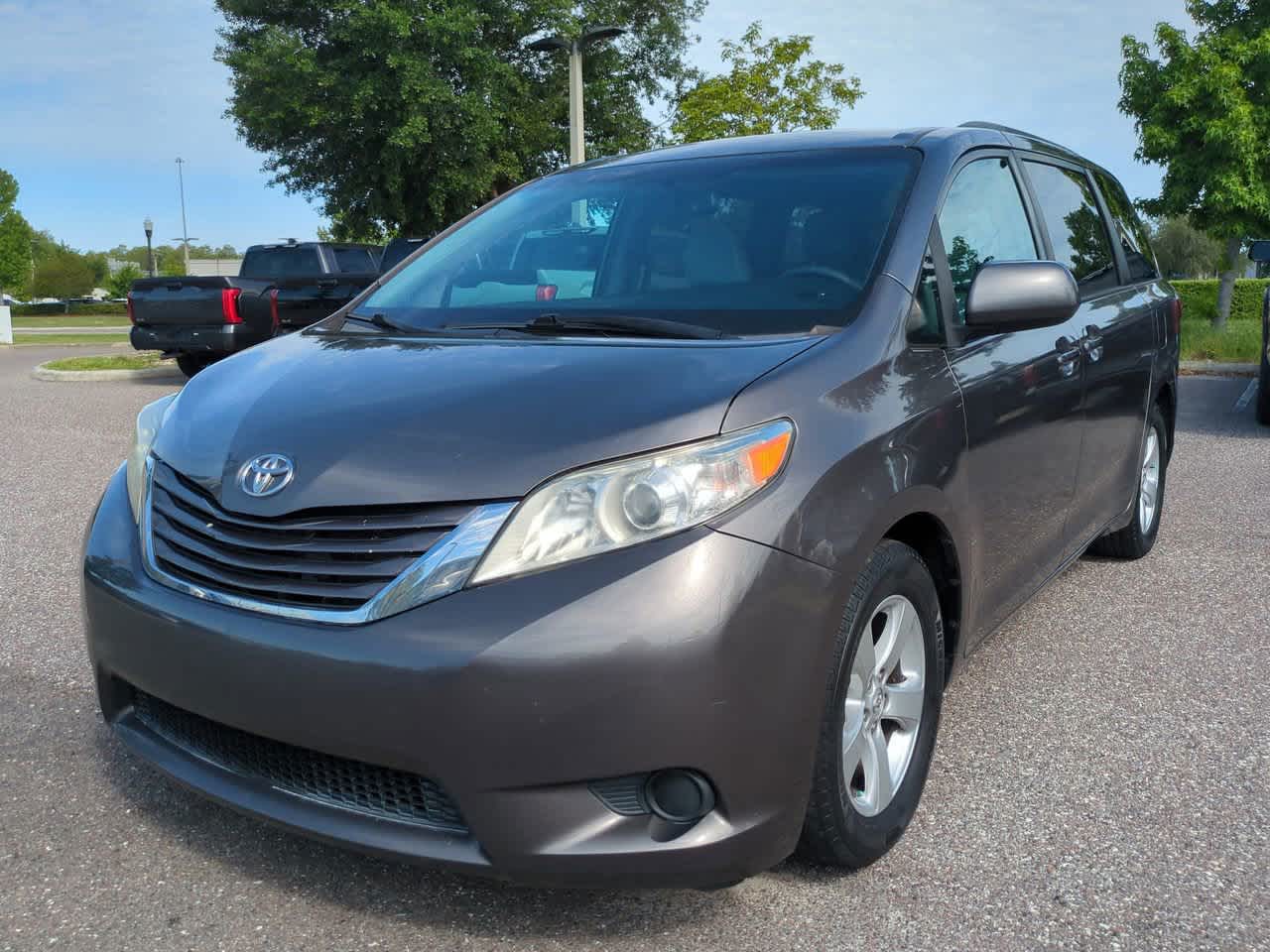 Thumbnail: 2017 Toyota Sienna - 2