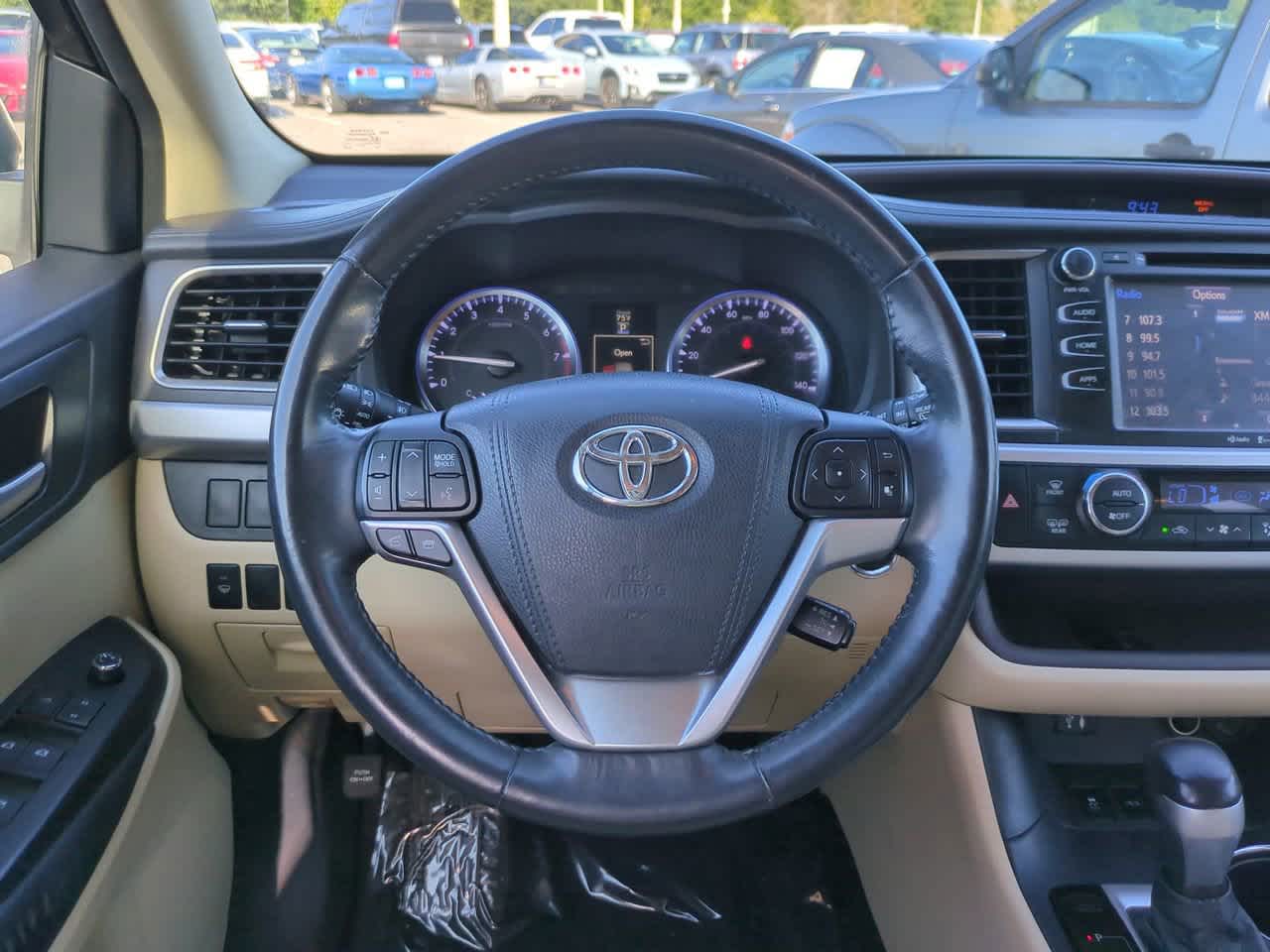 Thumbnail: 2015 Toyota Highlander - 15