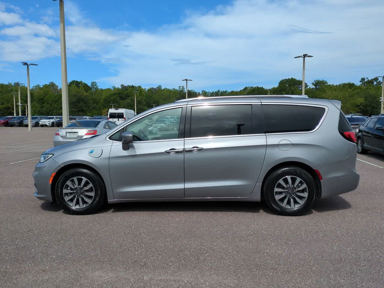 Thumbnail: 2021 Chrysler Pacifica - 3