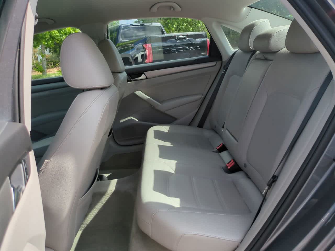 Thumbnail: 2014 Volkswagen Passat - 13