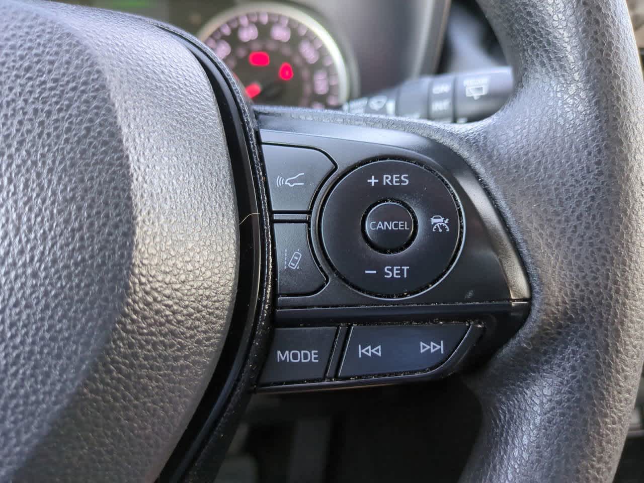 Thumbnail: 2021 Toyota RAV4 - 23