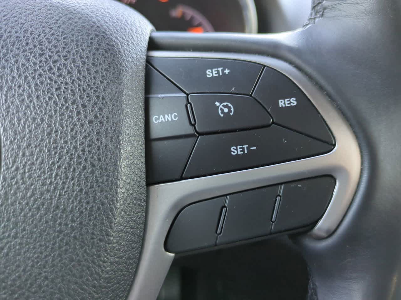 Thumbnail: 2018 Jeep Grand Cherokee - 25