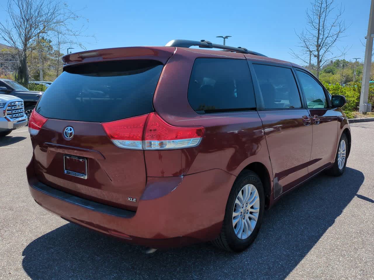 Thumbnail: 2014 Toyota Sienna - 6