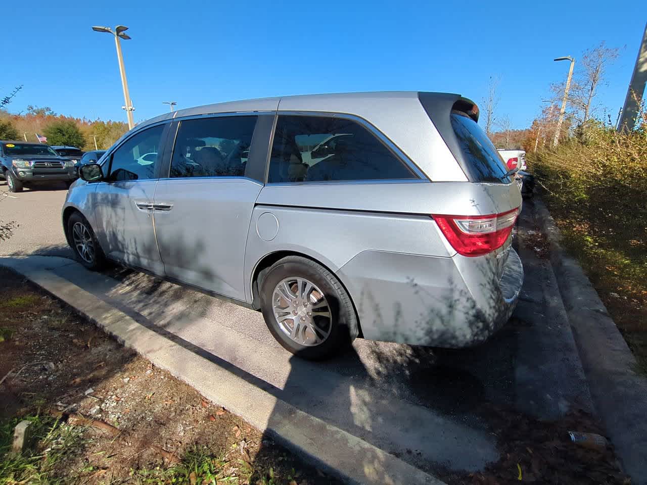 Thumbnail: 2012 Honda Odyssey - 3