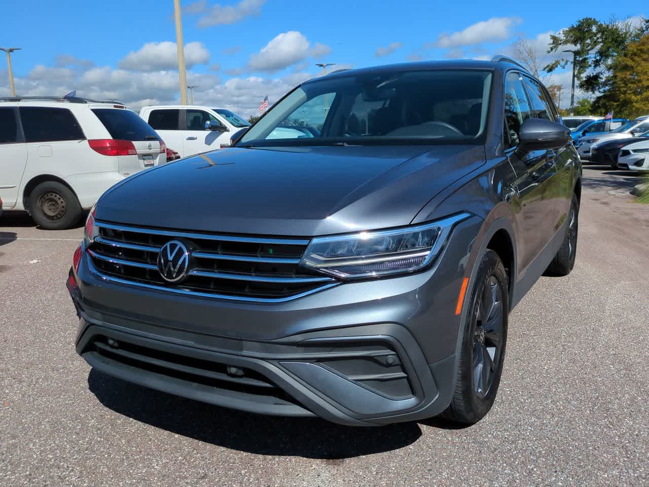 Thumbnail: 2023 Volkswagen Tiguan - 2