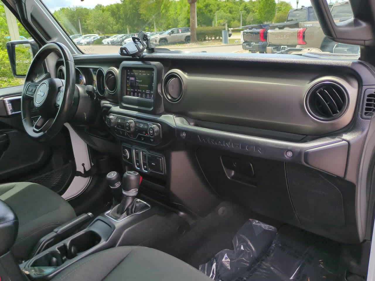Thumbnail: 2019 Jeep Wrangler - 15