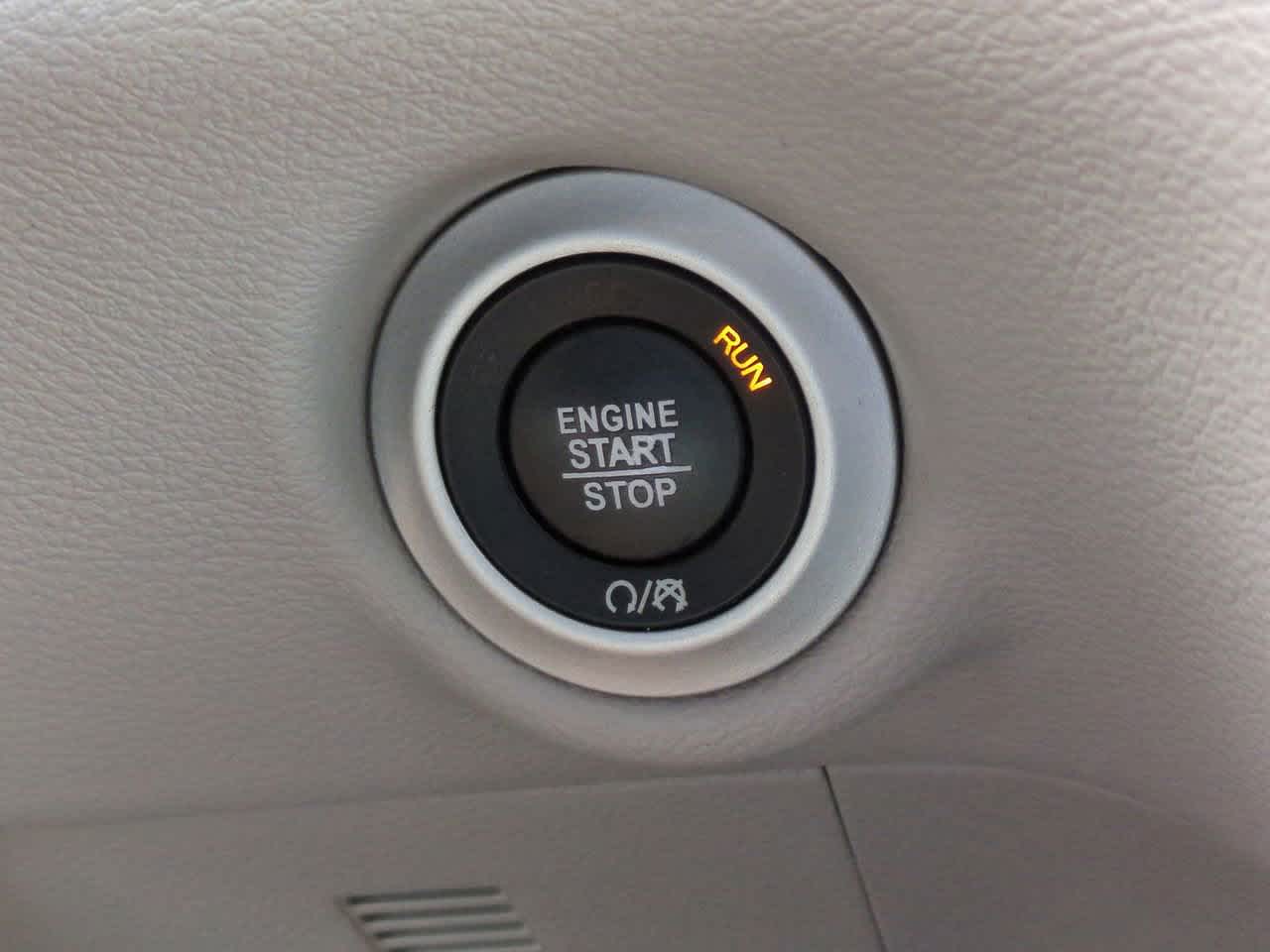 Thumbnail: 2017 Chrysler Pacifica - 26