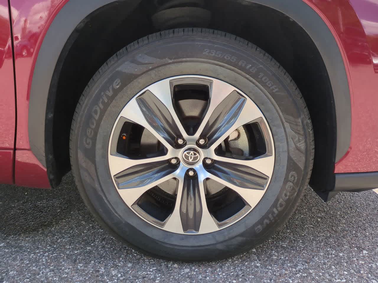 Thumbnail: 2023 Toyota Highlander - 11
