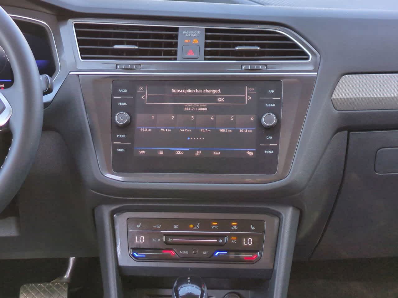 Thumbnail: 2023 Volkswagen Tiguan - 17