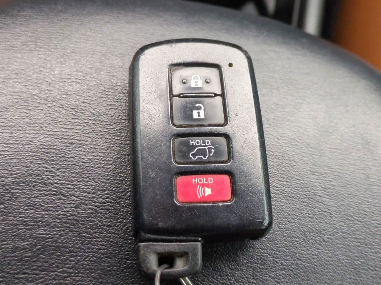 Thumbnail: 2017 Toyota RAV4 - 27