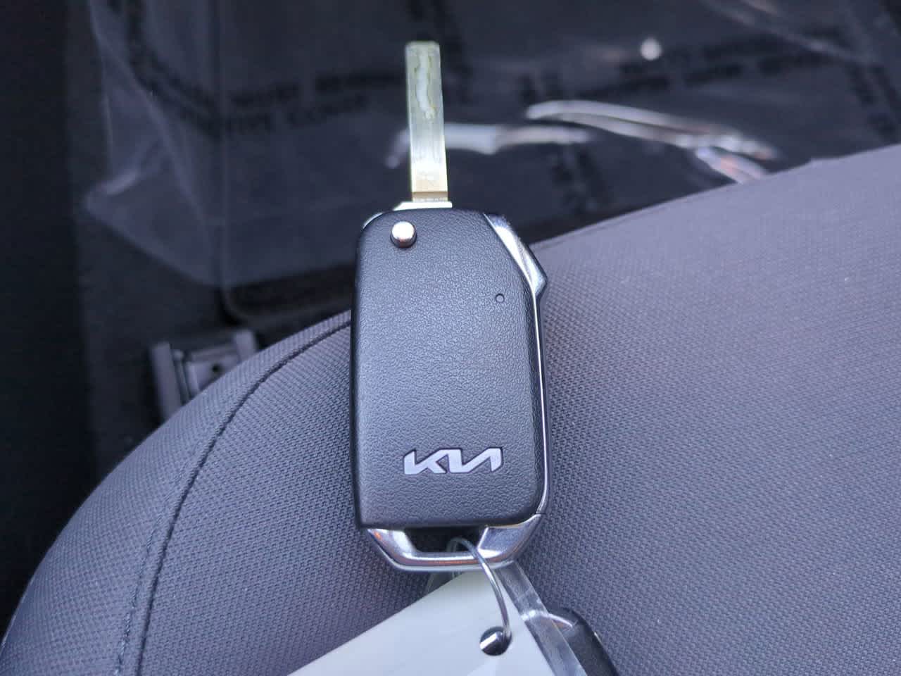 Thumbnail: 2023 Kia Niro - 25