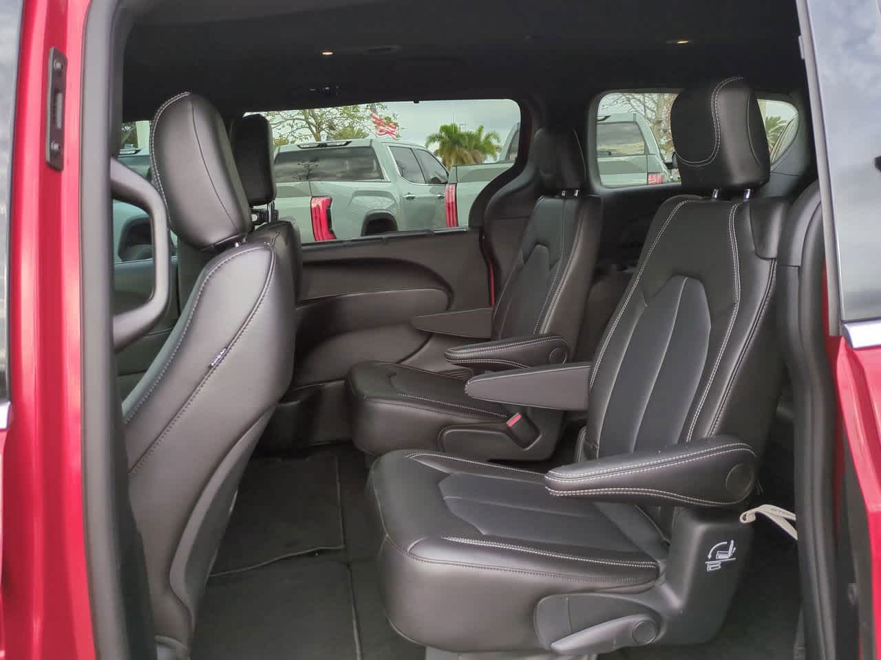 Thumbnail: 2026 Chrysler Pacifica - 14